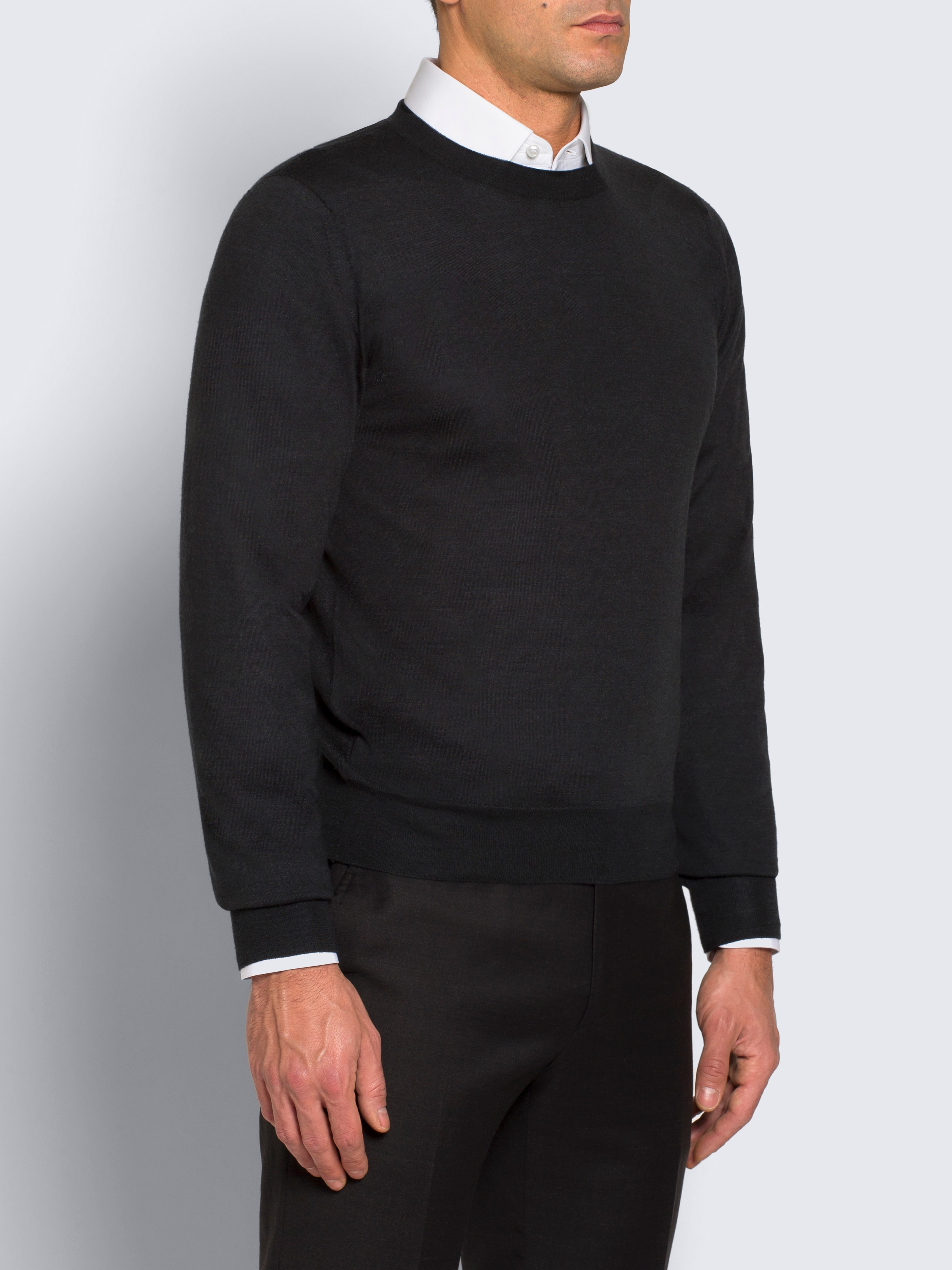 Essential pullover mit Rundhalsausschnitt aus Wolle Kaschmir und Seide in Dunkelgrau